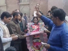 خاتون ڈپٹی ڈائریکٹرکالجزکااستقبال ڈھول کی تھاپ پر نوٹ نچھاور Deputy director colleges Nankana sahib