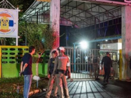 A young gunman shot and killed a female principal in a school in Thailand.