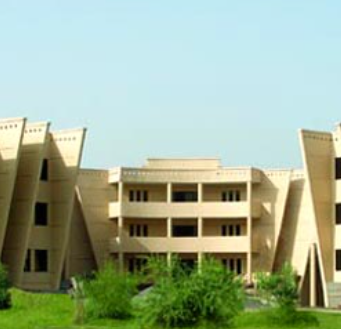 گجرات یونیورسٹی کی متنازعہ بھرتی پالیسی،گورنرکومعاملہ حل کرنے کا حکم university of gujrat