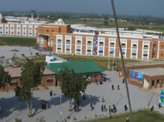 خواجہ فرید یونیورسٹی آف انجینئرنگ اینڈ انفارمیشن ٹیکنالوجی میں لیپ ٹاپ تقسیم