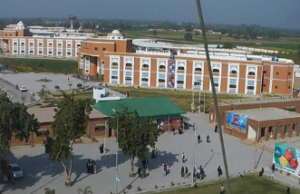 خواجہ فرید یونیورسٹی آف انجینئرنگ اینڈ انفارمیشن ٹیکنالوجی میں لیپ ٹاپ تقسیم