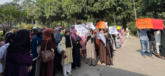 علامہ اقبال میڈیکل کالج ،طالب علم کی موت پر انکوائری رپورٹ مسترد، طلبہ کا احتجاج