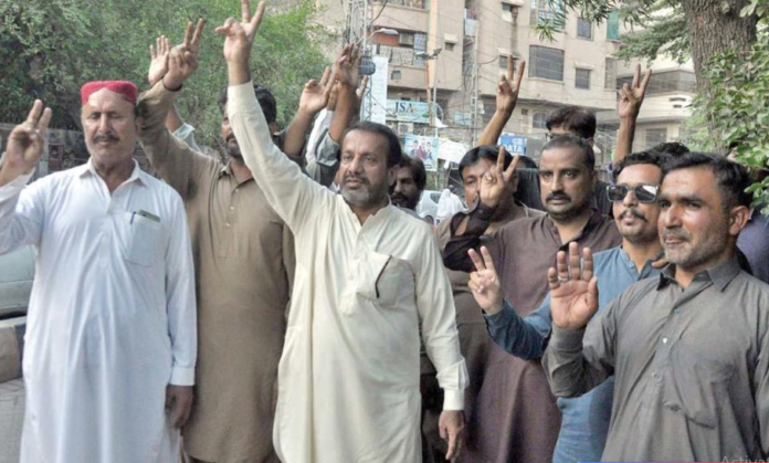 مطالبات کی منظوری کے لیے سندھ بھر میں اساتذہ کا احتجاج، ریلیوں اور مظاہروں کا انعقاد