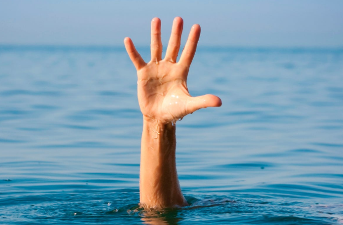allama iqbal medical college lahore studen die in swiming pool